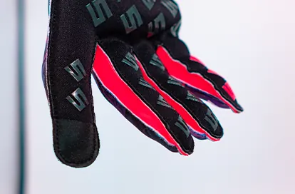 Grip M3 Kraken outside stitching along the fingers, pink and black