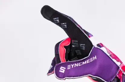 Grip M3 Kraken touch-screen pad on the index fingertip
